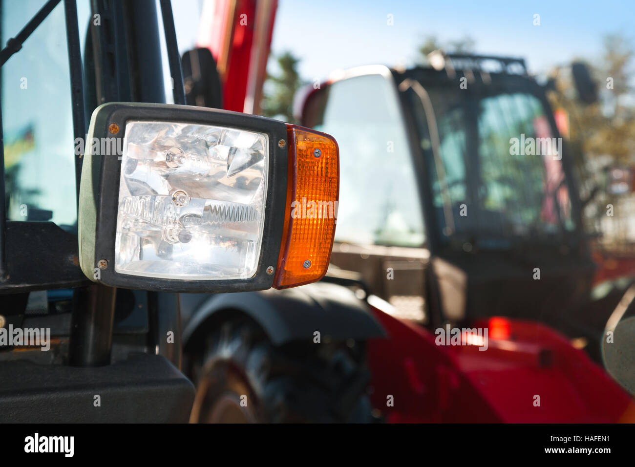 Traktor Scheinwerfer, riesige Maschine mit leichter Ausrüstung auch für Traktoren, Bagger, Radlader und anderen Maschinen verwendet konzentrierte sich auf Spotlight, selektive f Stockfoto