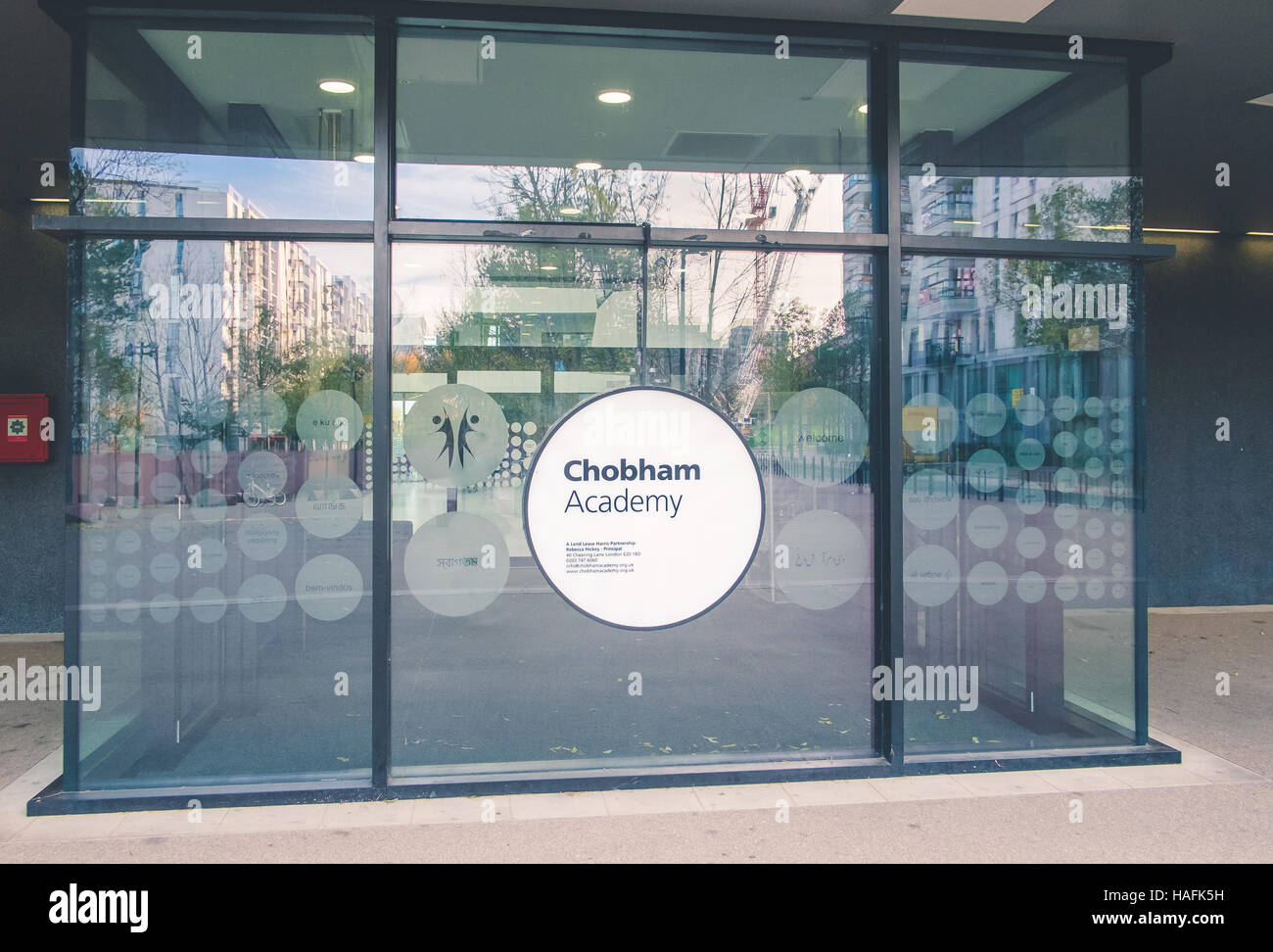 Eingang zum Chobham Academy School, East Village E20, London UK Stockfoto