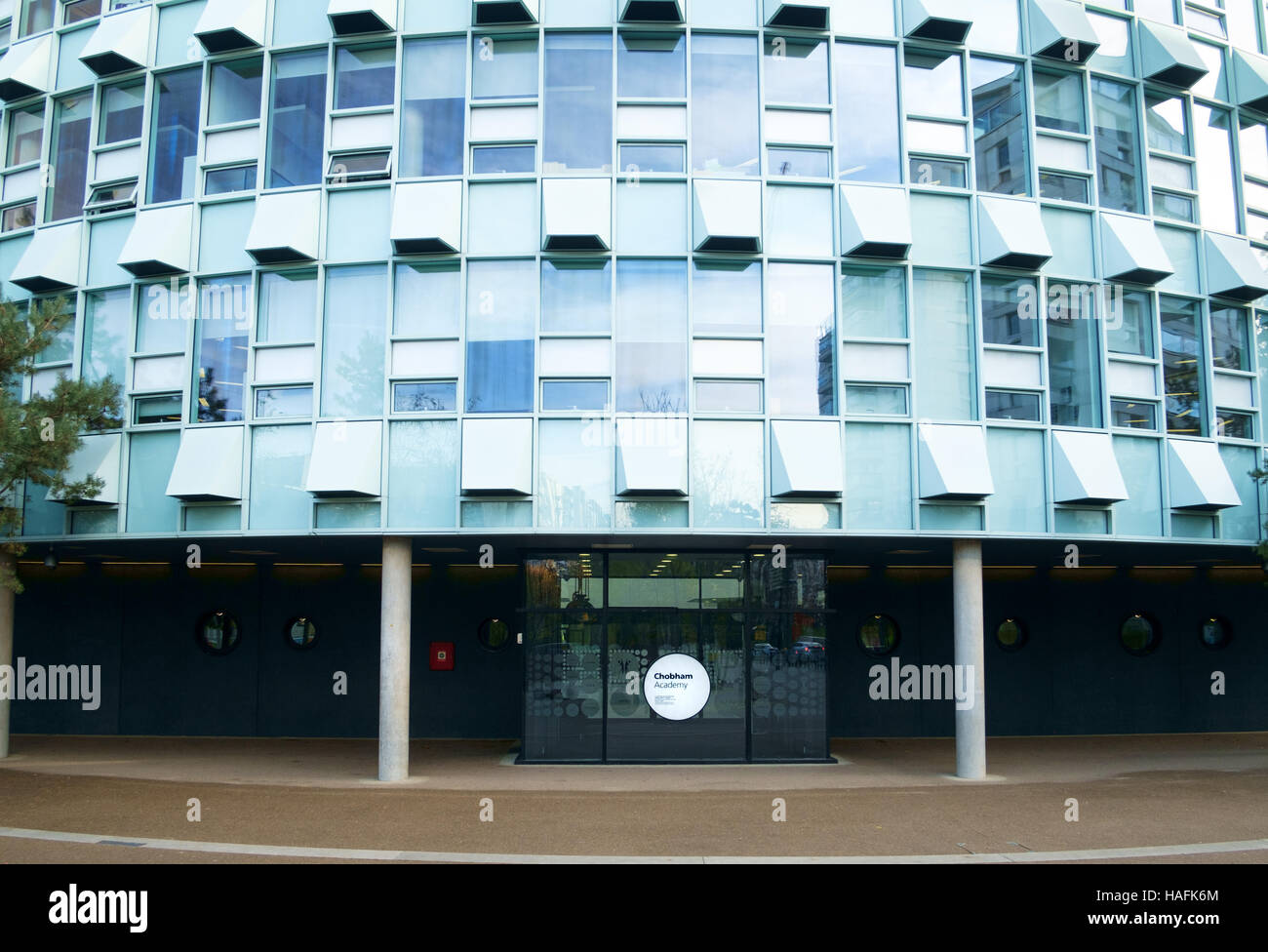 Eingang zum Chobham Academy School, East Village E20, London UK Stockfoto