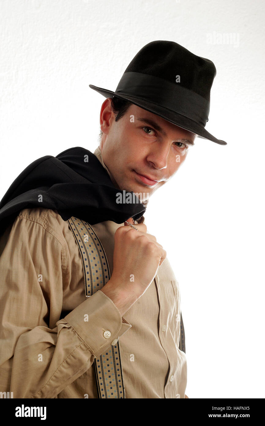 Porträt eines jungen Mannes im 20er Jahre Stil trug einen Hut, Hemd und Hosenträger Stockfoto