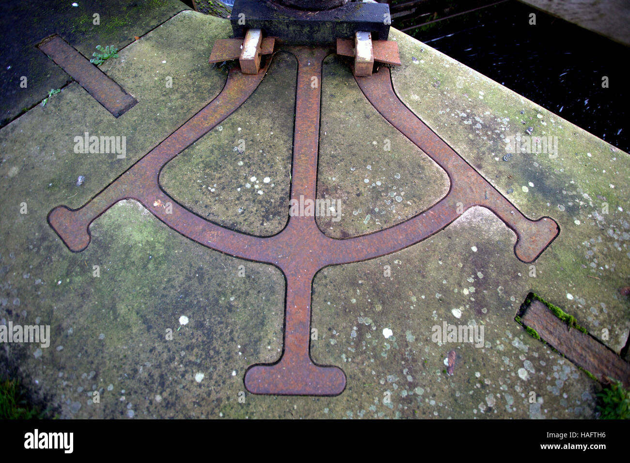 Markierungen für die Öffnung der Schleusentore für Brücke anheben Forth und Clyde Canal, Glasgow Stockfoto Markierungen für die Öffnung der Schleusentore für Brücke anheben Forth und Clyde Canal, Glasgow Stockfoto