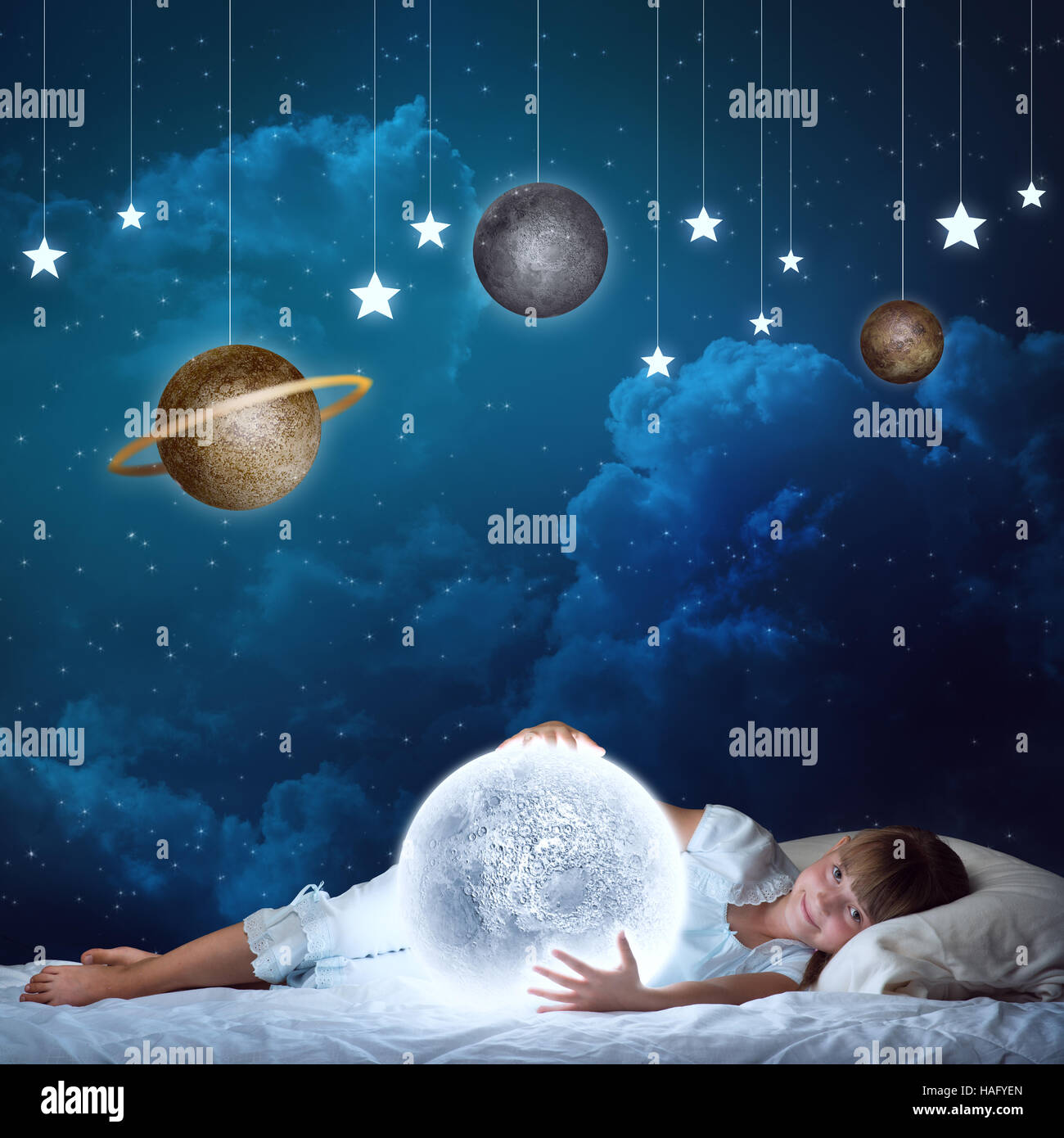 Mädchen vor dem schlafen träumen Stockfoto