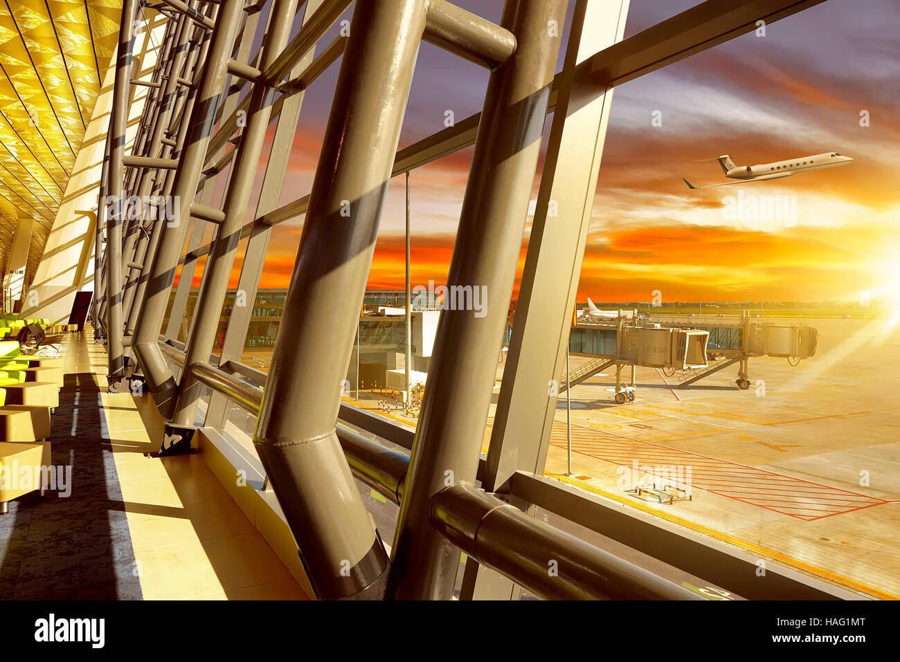 Leere Lobby Situation. Die Etage und Fenster sind sauber mit modernem Design. Stockfoto