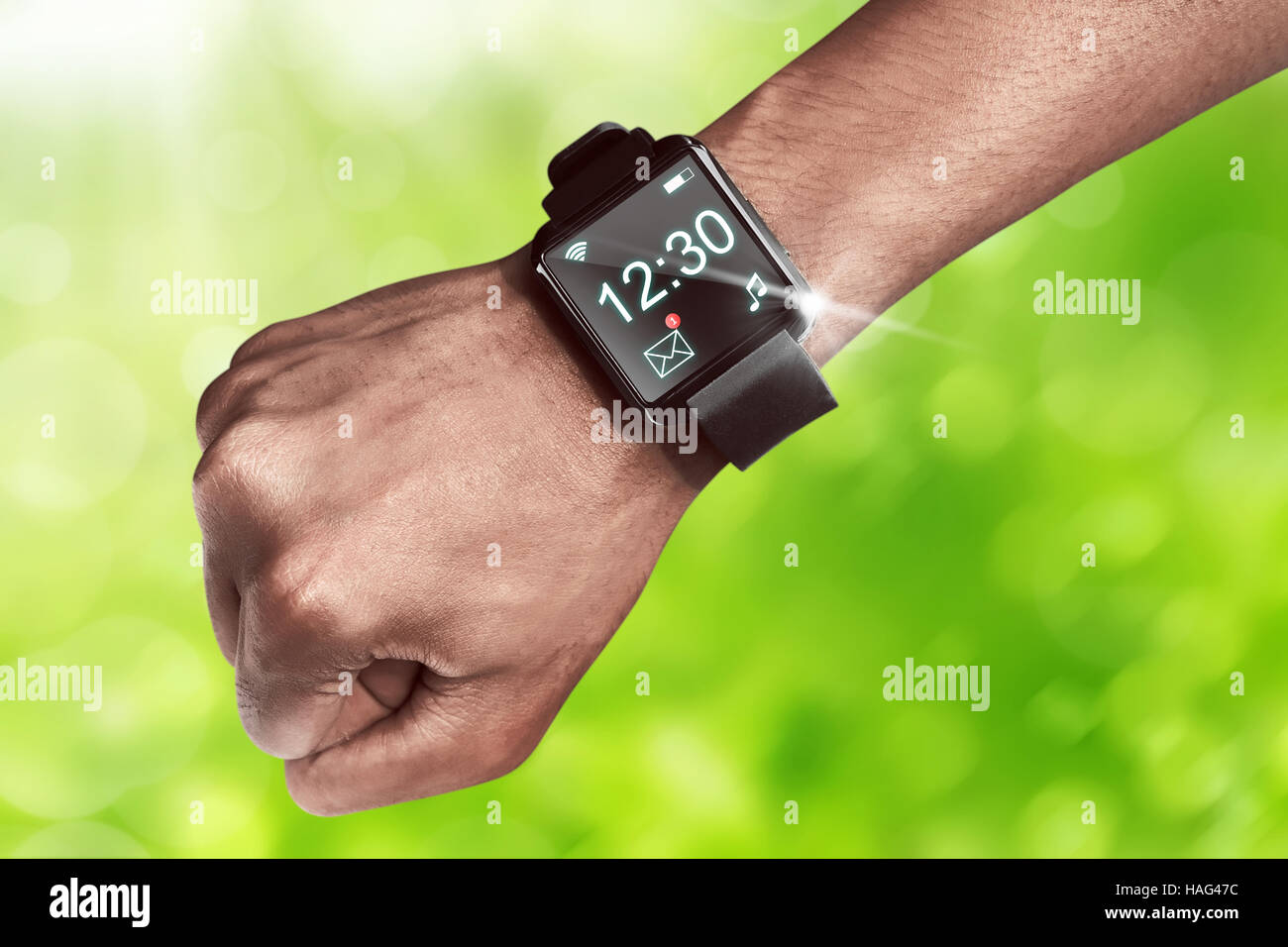 Menschliche Hand Smartwatch tragen. Tragbare Gadget-Konzept Stockfoto