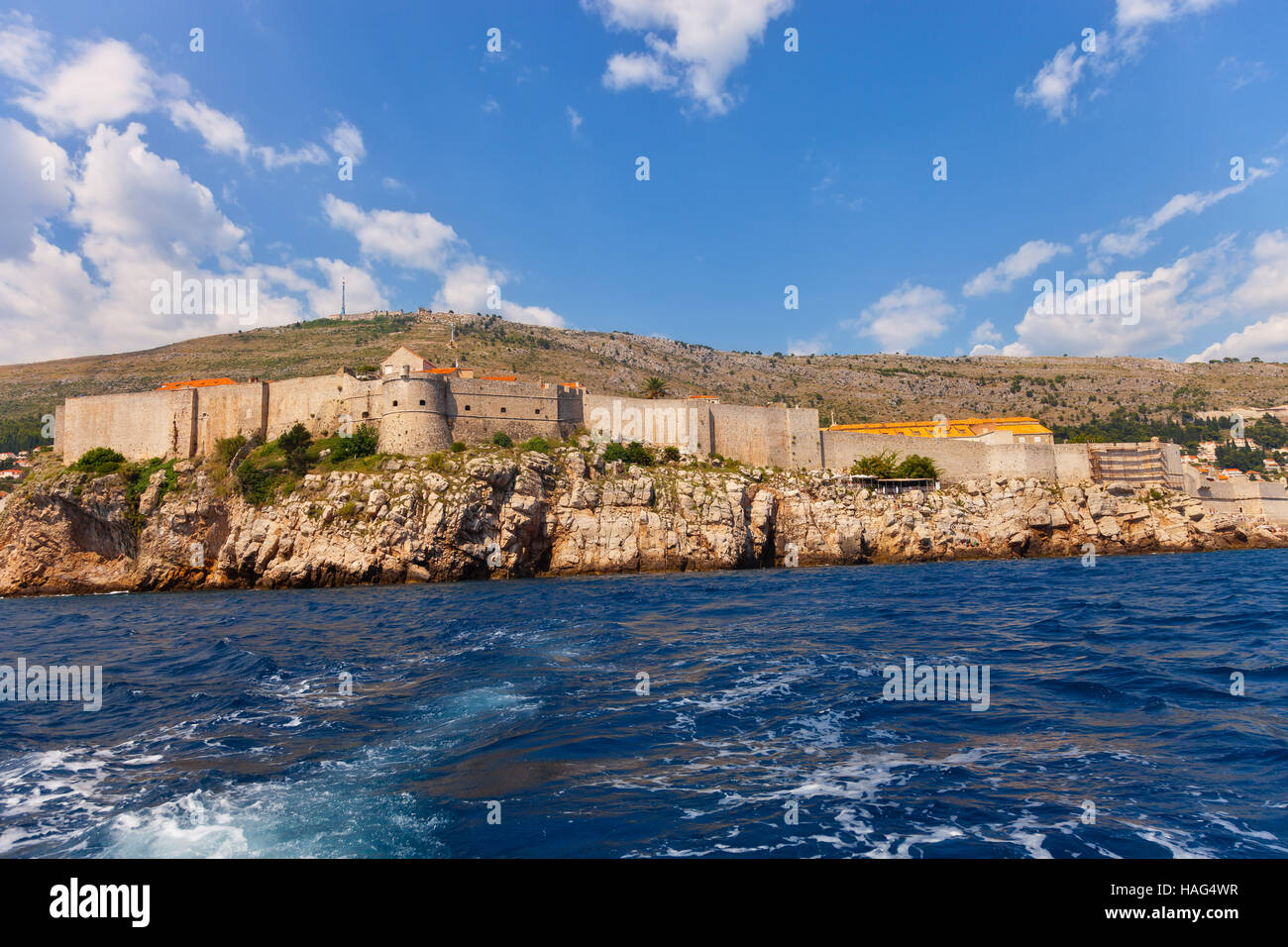 Die Mauern von Dubrovnik, steinerne Mauern umgeben alte Stadt Dubrovnik, Kroatien. Stockfoto