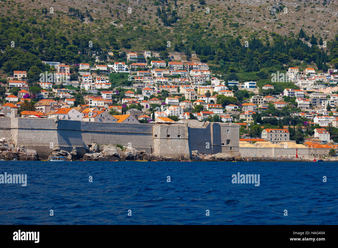 Die Mauern von Dubrovnik, steinerne Mauern umgeben alte Stadt Dubrovnik, Kroatien. Stockfoto