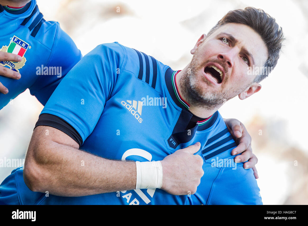 Roma - 12. November 2016 - Italien - Stadio Olimpico in Neuseeland Roma - Rugby-Testspiel - Italien - italienischer Rugbyspieler führt Nationalhymne vor dem Spiel Copyright: Riccardo Piccioli © /Alamy Sport Stockfoto