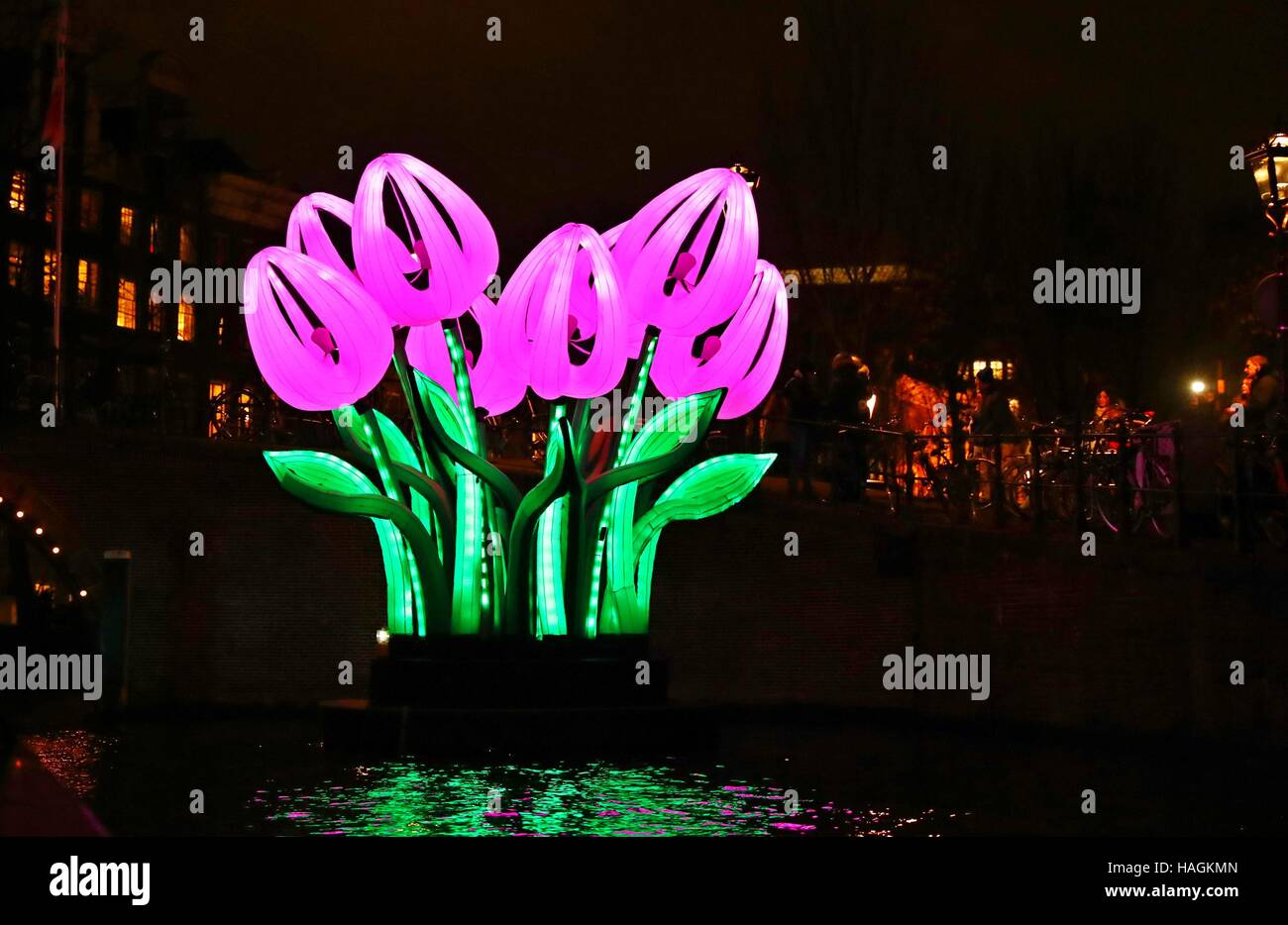 Amsterdam, Niederlande. 1. Dezember 2016. Eine leichte Dekoration ist während der Amsterdam Light Festival in Amsterdam, Niederlande, 1. Dezember 2016 gesehen. Bildnachweis: Gong Bing/Xinhua/Alamy Live-Nachrichten Stockfoto