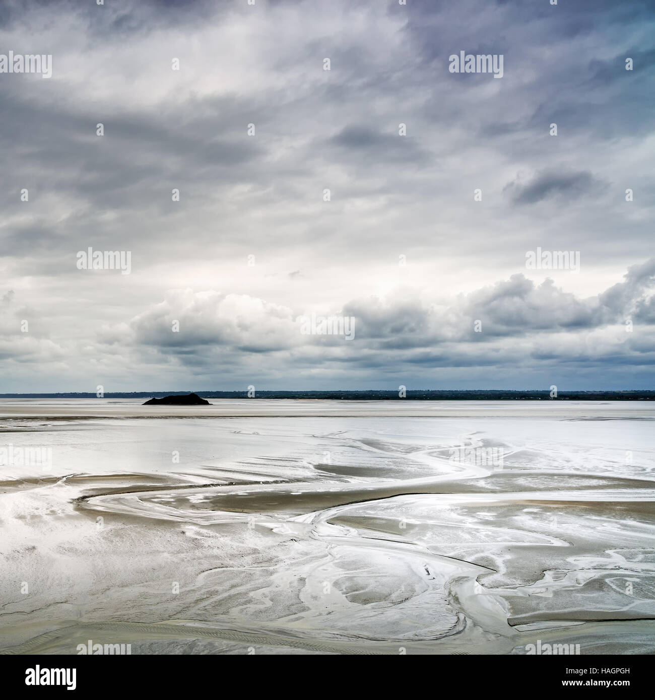 Ebbe in der Bucht von Mont Saint Michel Wahrzeichen. Normandie, Frankreich, Europa Stockfoto