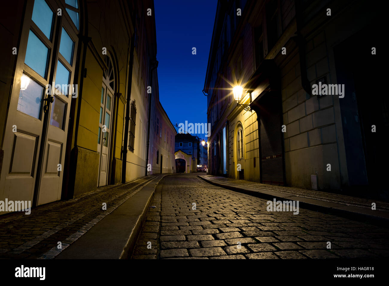 Nacht europäischen Stadtstraße Stockfoto