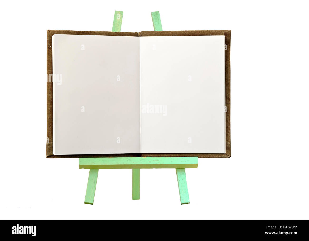 Leere Notizbuch über grüne Holzstativ isoliert auf weißem Hintergrund. Stockfoto