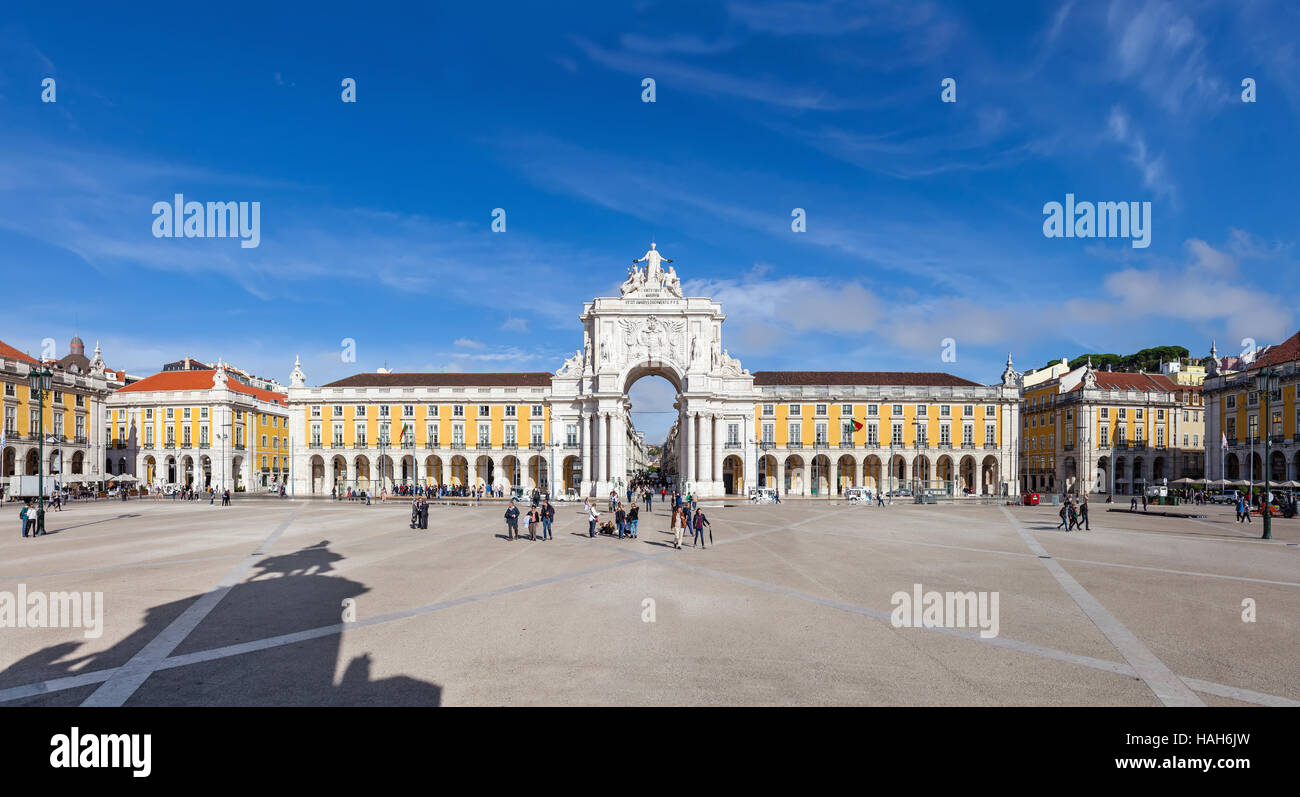 Praça do Comercio Platz und Augusta Street Bogen, zwei der wichtigsten Sehenswürdigkeiten der Stadt von Lissabon, Portugal. Stockfoto