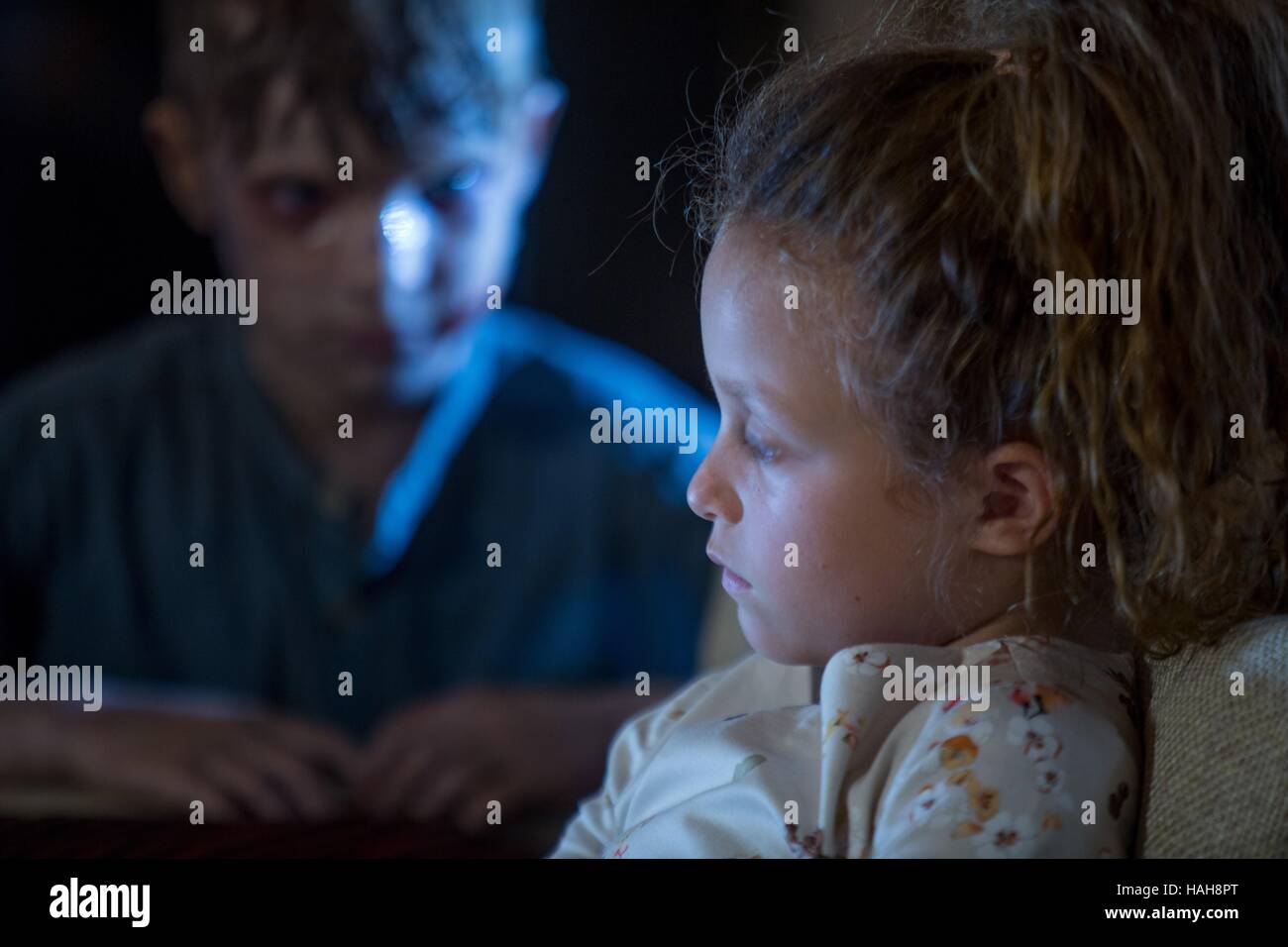 Der anderen Seite der Tür-Jahr: 2016 UK / USA Regie: Johannes Roberts Logan Crerans, Sofia Rosinsky Stockfoto