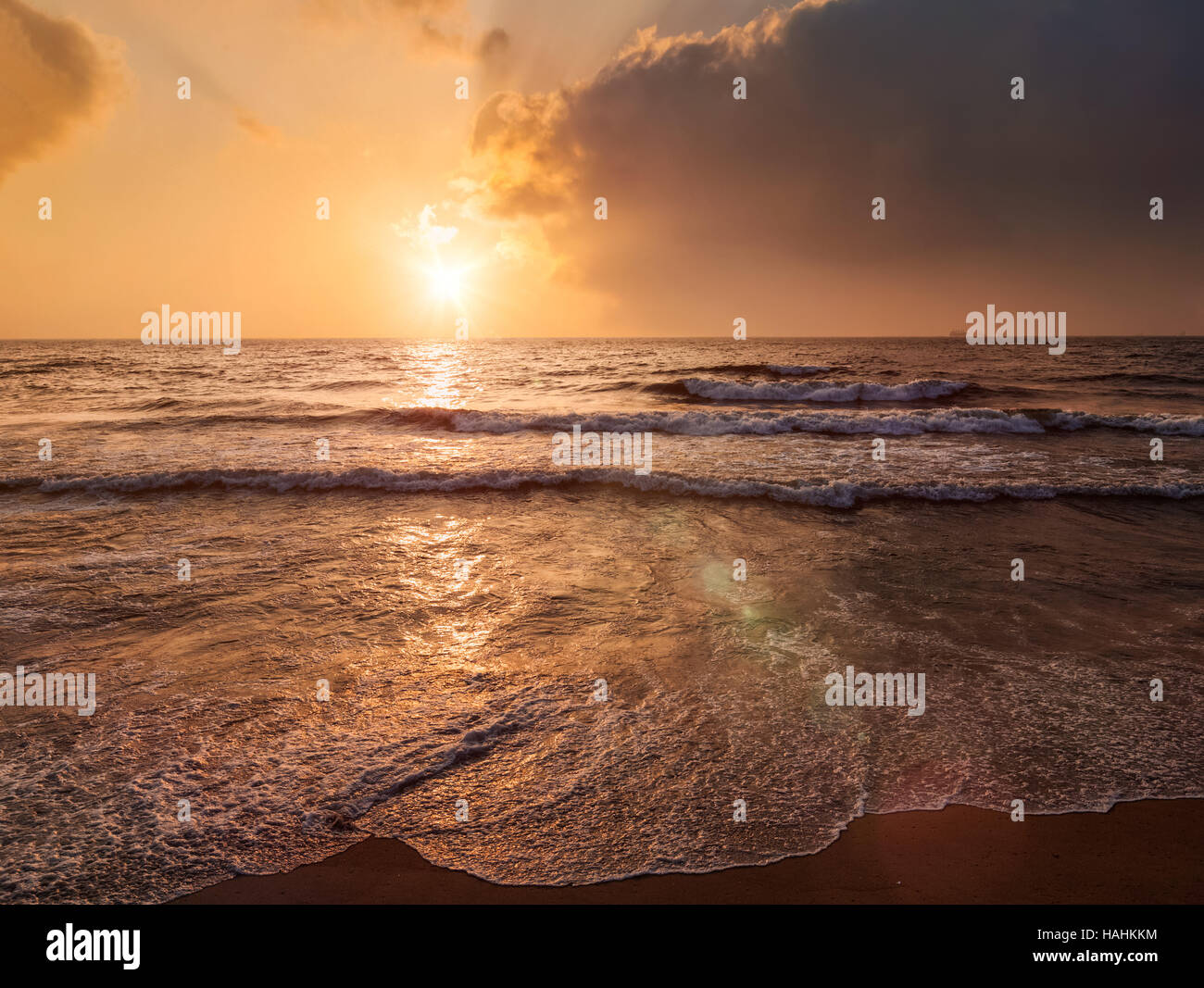 Tropischen Urlaub Hintergrund - Ozean Meer Sonnenaufgang Stockfoto