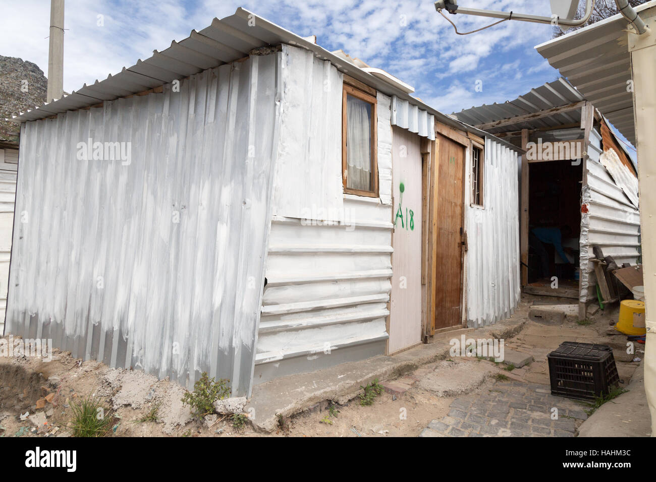 Südafrika Township Housing; Ein WellblechHaus in Imizamo Yethu Township, Kapstadt, Südafrika