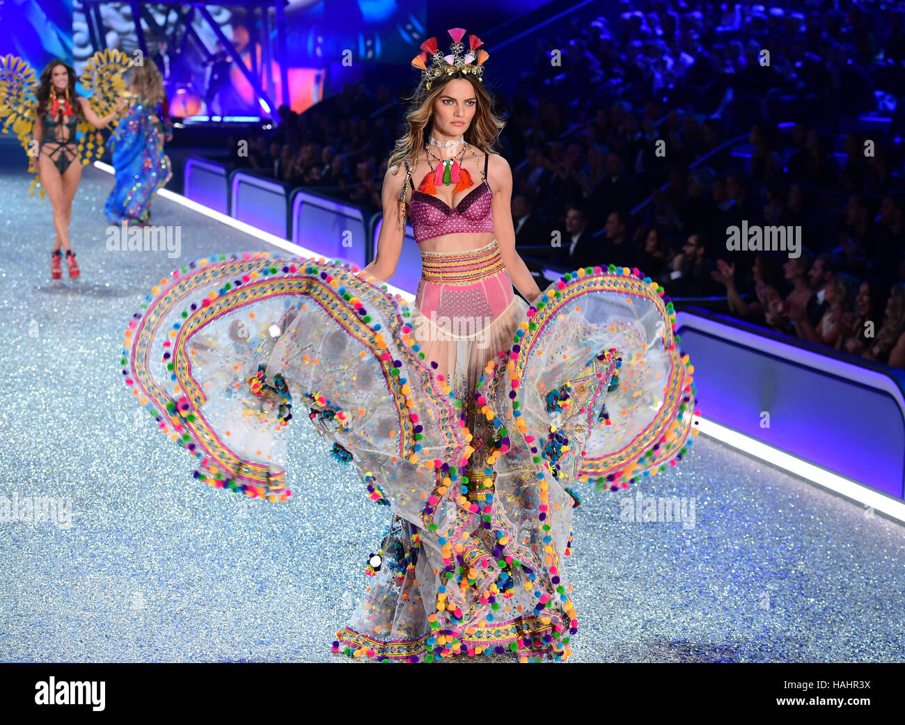 Barbara Fialho während der Victoria Secret Fashion Show, The Grand Palais in Paris, Frankreich statt. PRESSEVERBAND Foto. Bild Datum: Mittwoch, 30. November 2016. Bildnachweis sollte lauten: Ian West/PA Wire Stockfoto