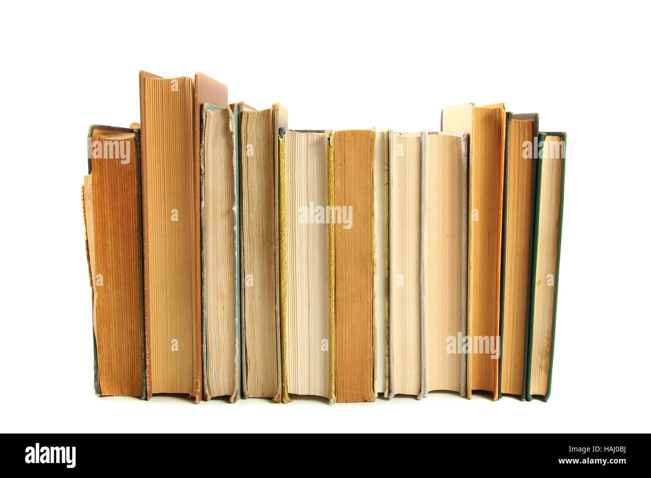 Bücher in einer Reihe, isoliert auf weiss Stockfoto