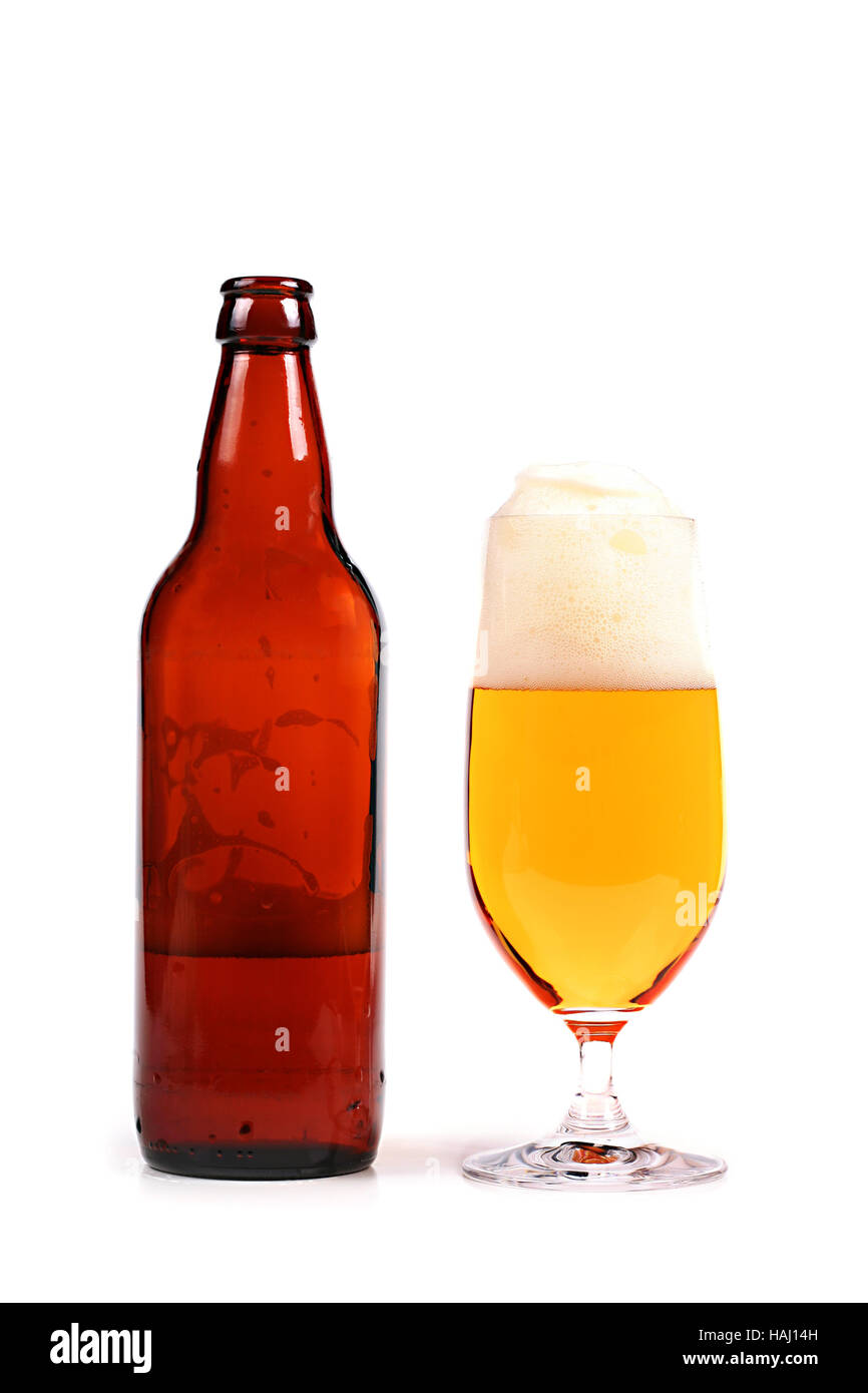 Glas Bier mit Flasche Stockfoto