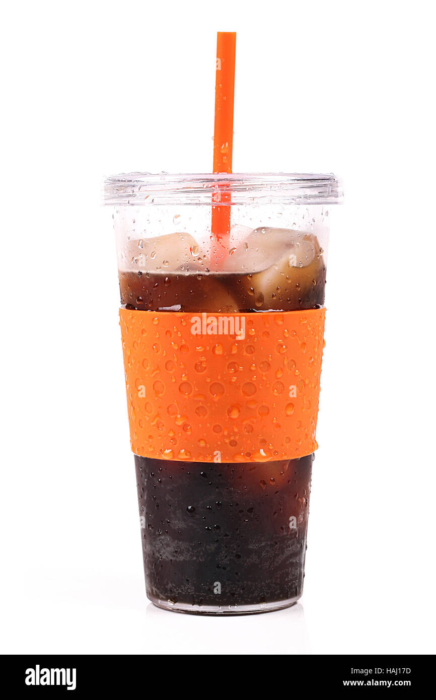 Tasse Cola mit Eis und Stroh Stockfoto