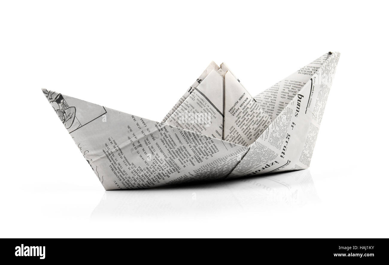 Origamipapier Schiff isoliert auf weiss Stockfoto