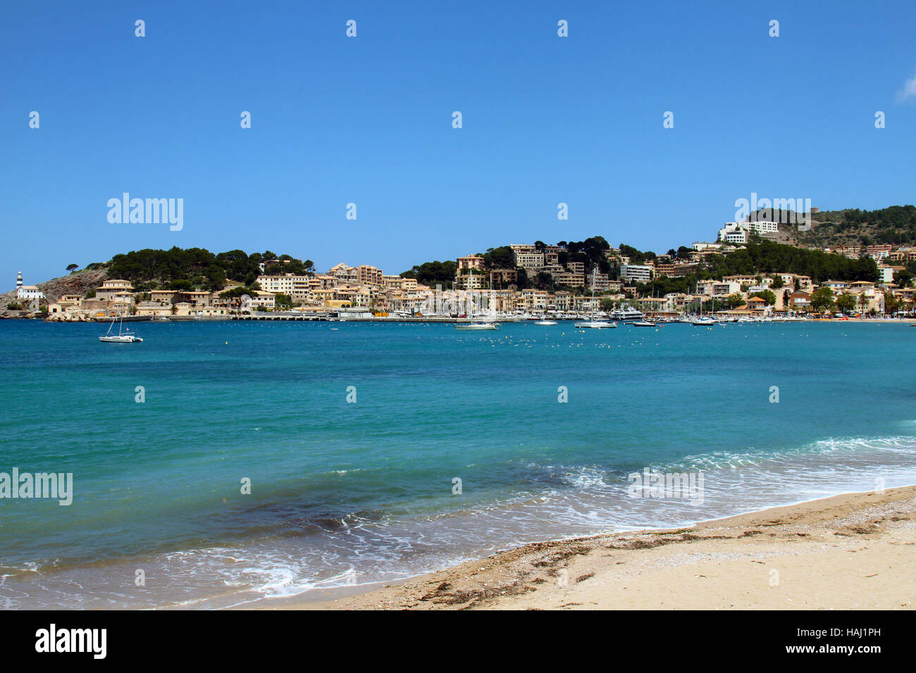 Soller Strand von Mallorca mit Booten in Balearische Inseln Stockfoto