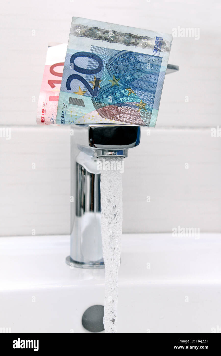 Euro Geld vom Fass und fließendes Wasser Stockfoto