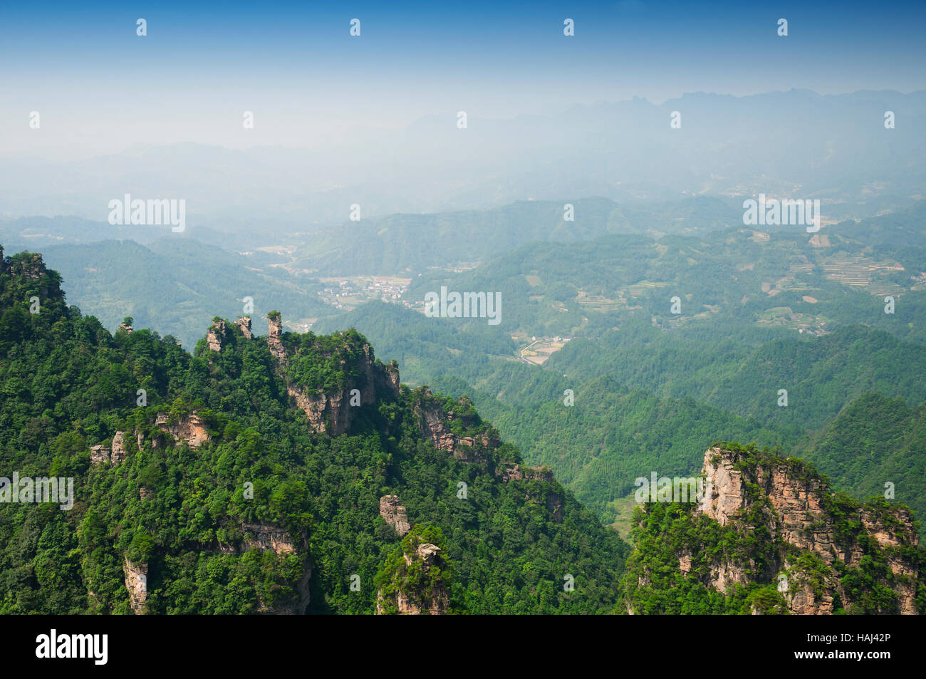 Die Berge rund um Tian Fu Bo, Tianbo Villa landschaftlich reizvollen Gegend, in der Zhangjiajie National Forest Park in der Provinz Hunan China. Stockfoto