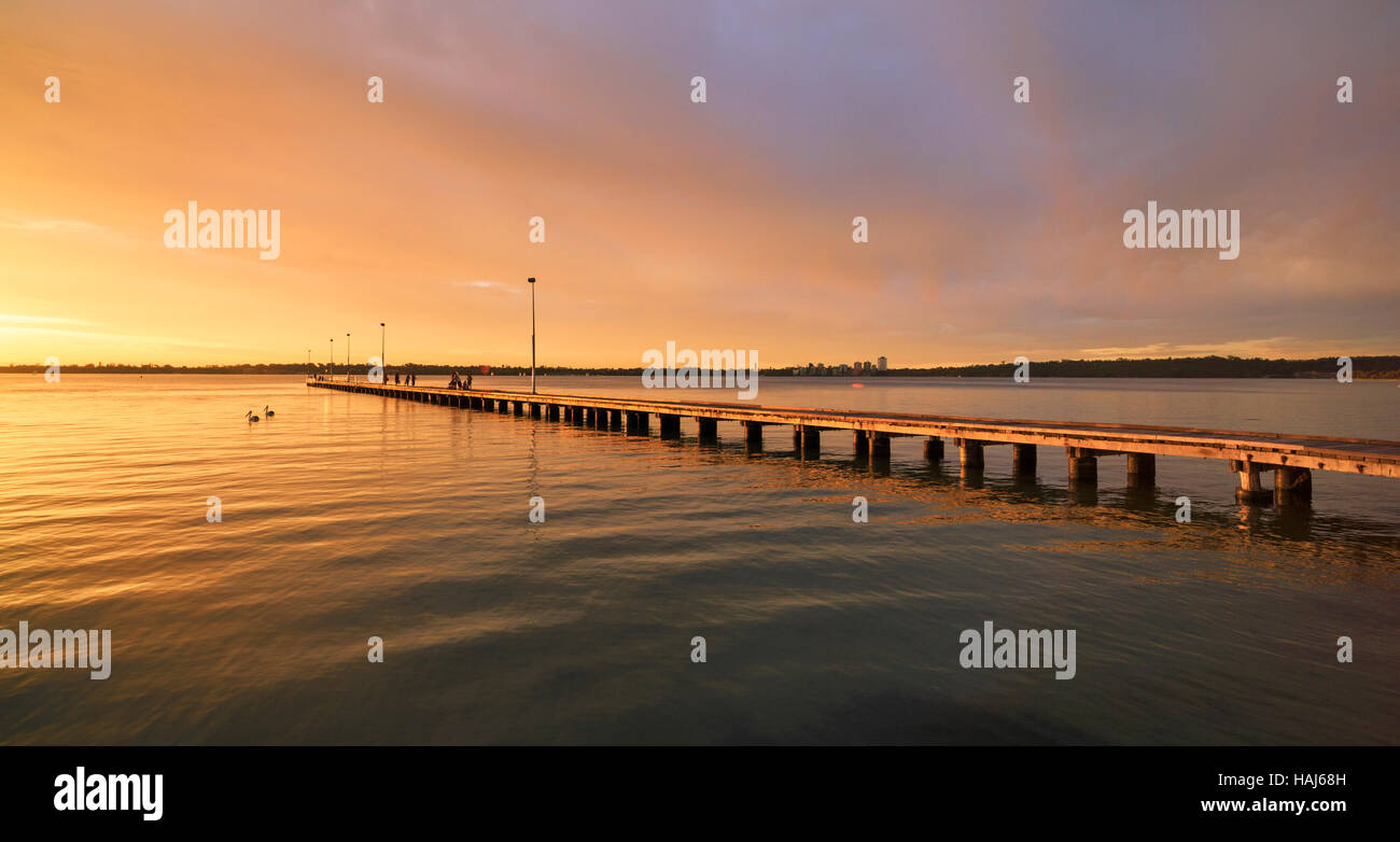 Como Steg bei Sonnenuntergang. Perth, Western Australia Stockfoto