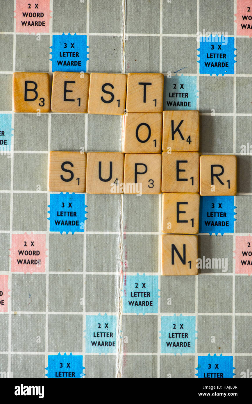 positive Worte an Scrabble-Brett Stockfoto