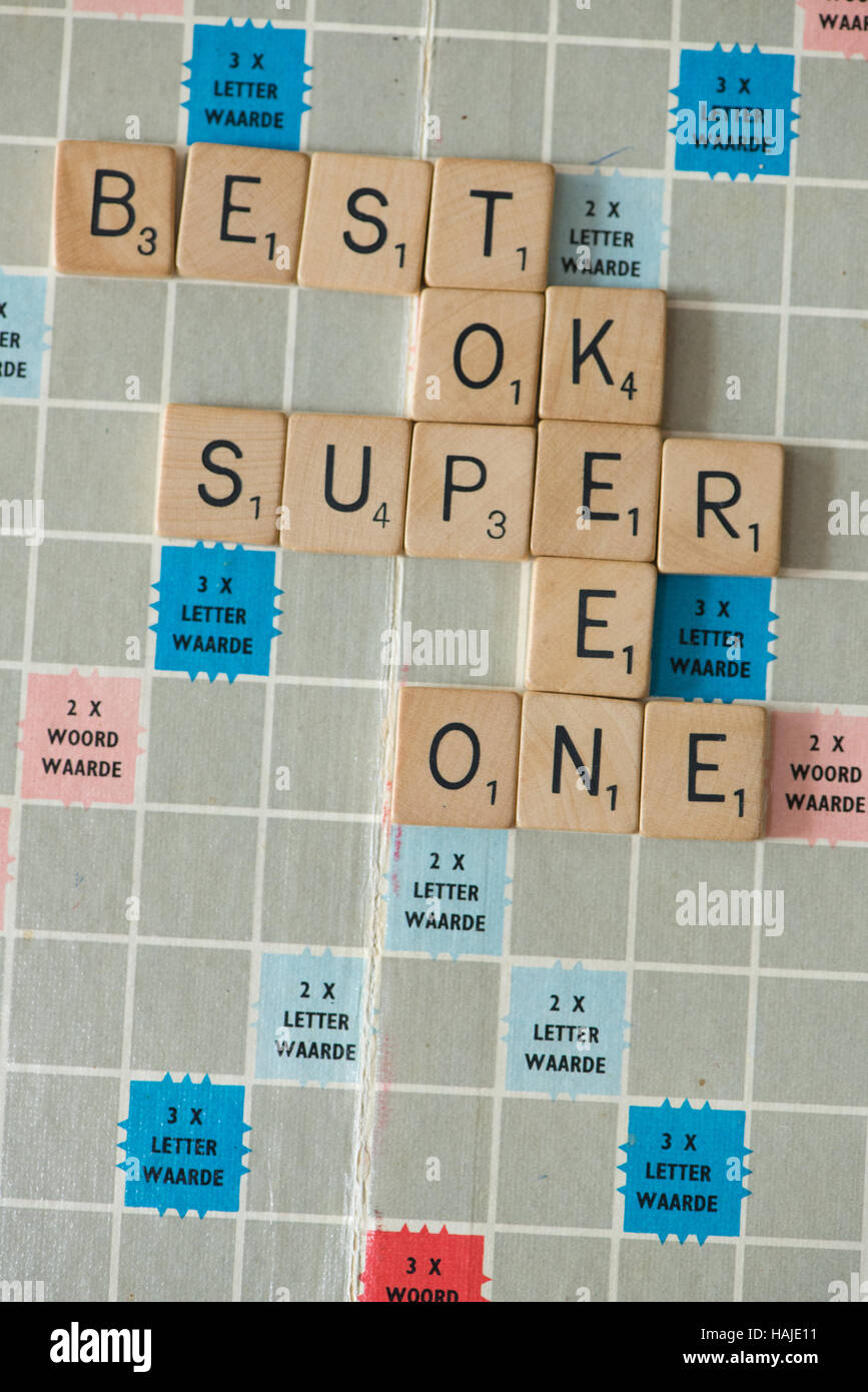 positive Worte an Scrabble-Brett Stockfoto