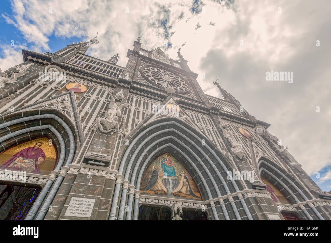 Vorderansicht von Las Lajas Kathedrale In Ipiales, Kolumbien, Südamerika Stockfoto