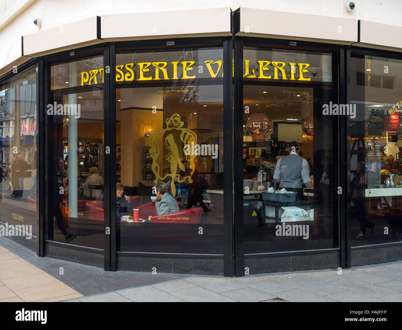 Cafe Konditorei Valerie, eine Kette, in Betrieb seit 1926 eröffnet in das Kaufhaus Debenhams in Middlesbrough November 2016 Stockfoto
