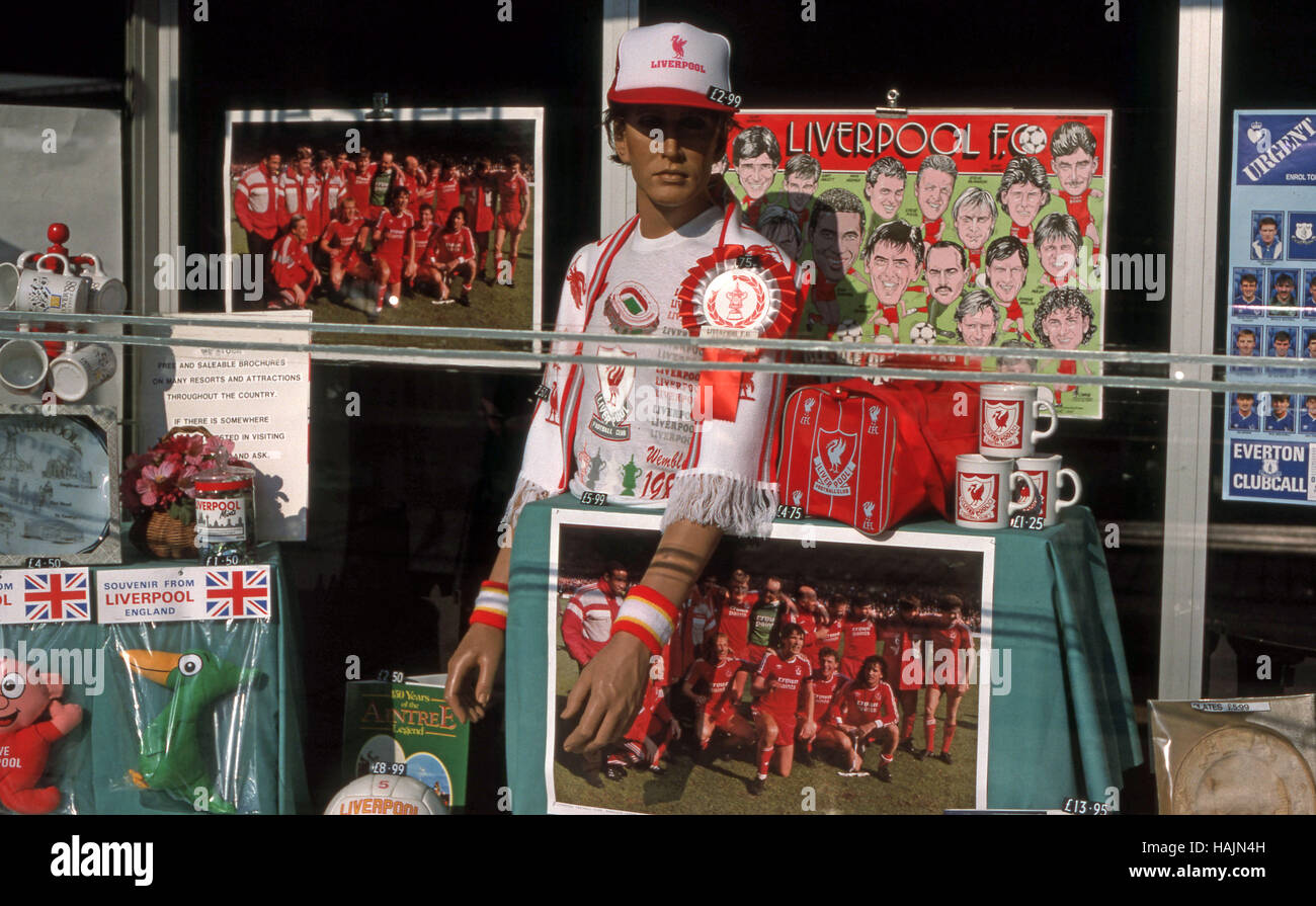 Schaufensterfigur tragen Liverpool Football Team Mütze und Schal Stockfoto