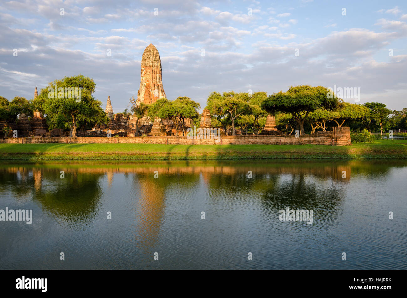 Ayutthaya Tempelruinen alten bei Sonnenuntergang (Thailand) Stockfoto