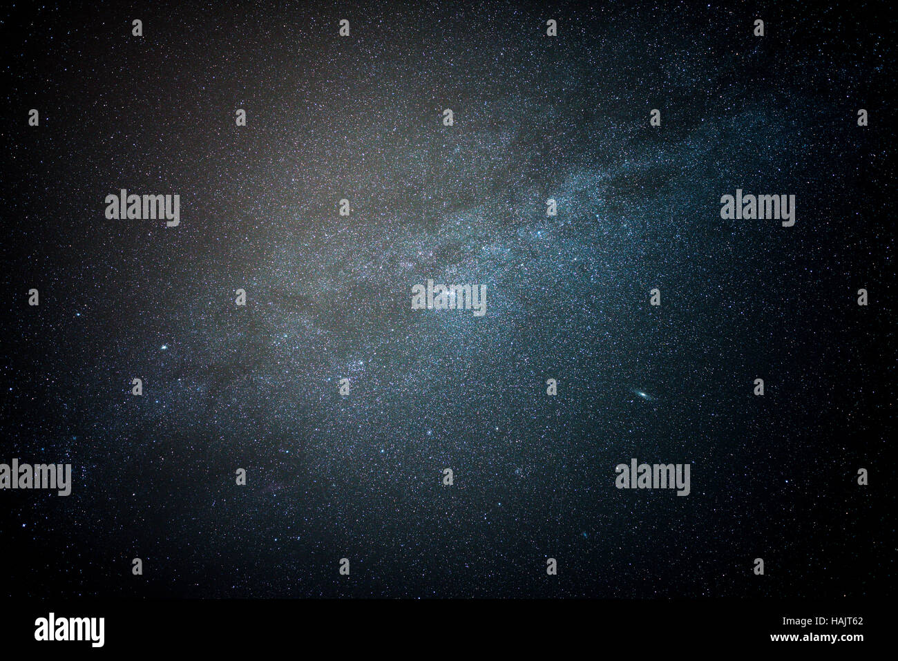 Das realistische Foto der Milchstraße. Sterne, Sternbilder und Galaxien in den schwarzen Himmel Stockfoto