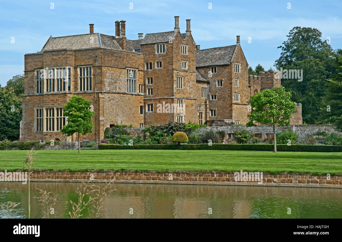 Broughton Burg und Burggraben, Oxfordshire, England, Stockfoto