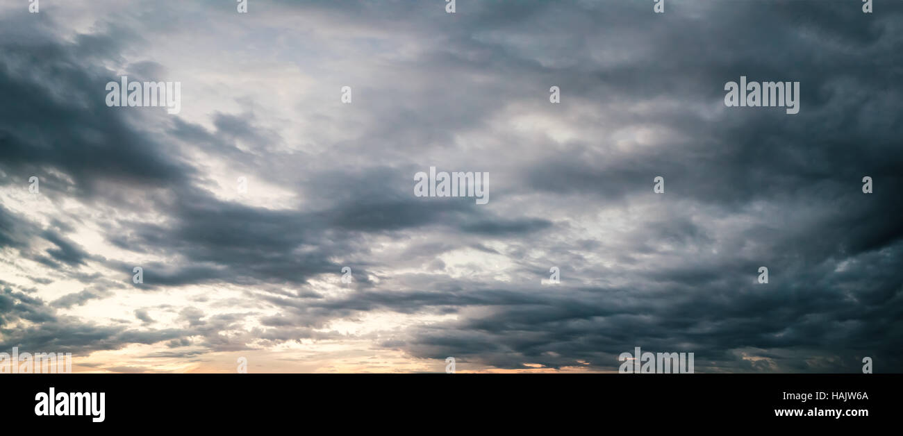 Gewitterhimmel panorama Stockfoto
