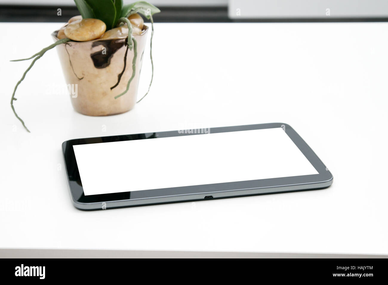 leere digital-Tablette auf dem Tisch Stockfoto