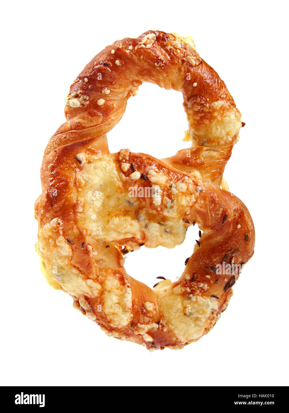 Brezel mit Käse und Kümmel isoliert auf weiss Stockfoto