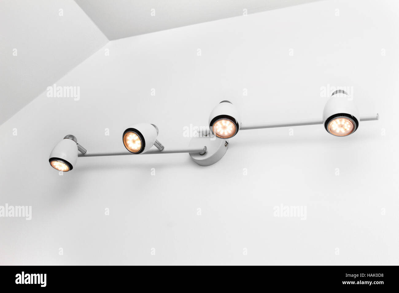 LED Wandleuchten in weißen hellen Innenraum Stockfoto