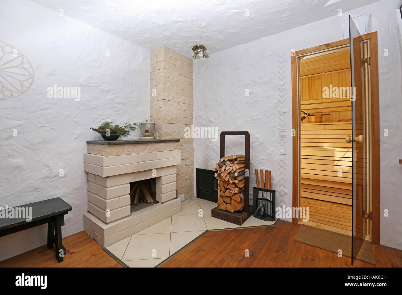 Innenaufnahme der Sauna lounge Stockfoto