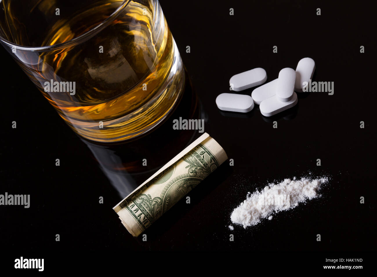 Drogensucht - Alkohol, Drogen und Kokain Stockfoto