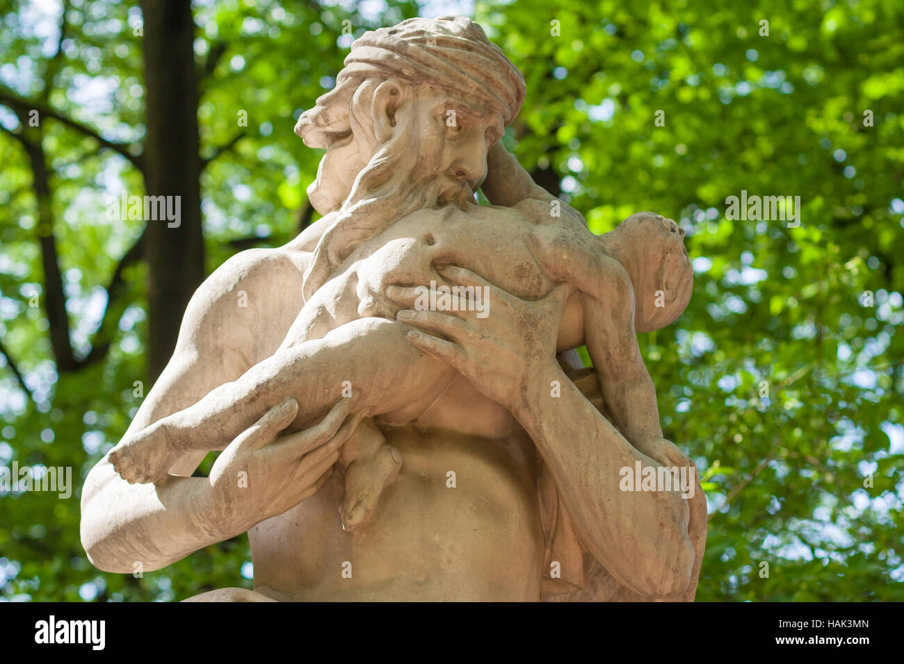 Skulptur des Saturn verschlingt seinen Sohn im Sommergarten, St. Petersburg Stockfoto