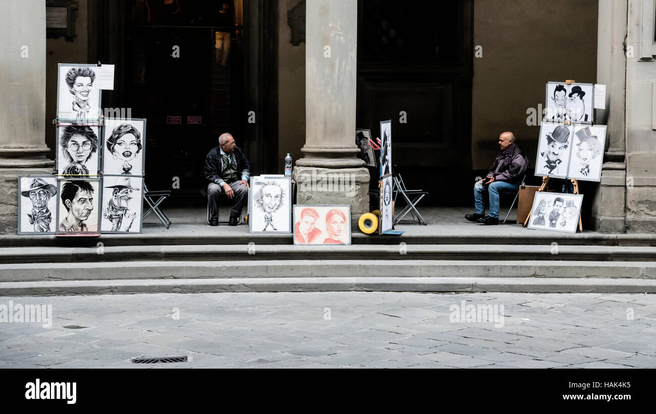 Zwei Straßenkünstler mit ihren Werken, Florenz, Hauptstadt der Region Toskana, Italien Stockfoto