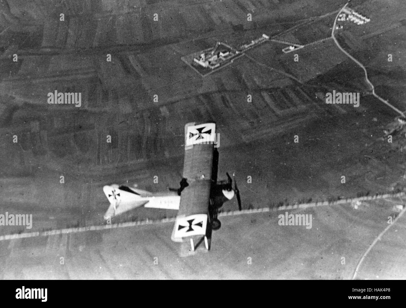 WW1: Deutsche Albatros CIII im Flug über 1916 Stockfoto