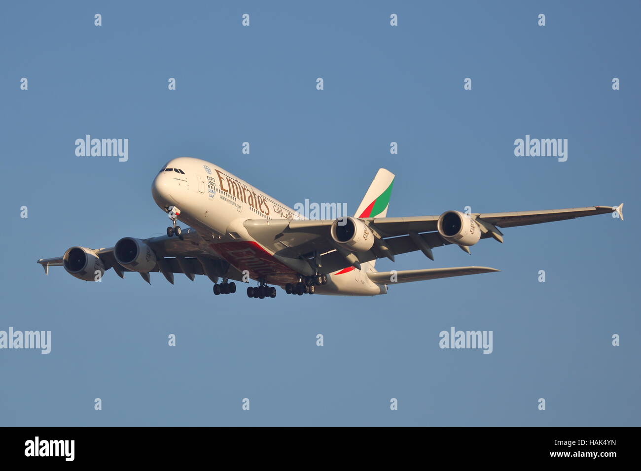 Emirates Airlines Airbus A380-800 A6-EDF landet auf dem Flughafen London Heathrow, Vereinigtes Königreich Stockfoto