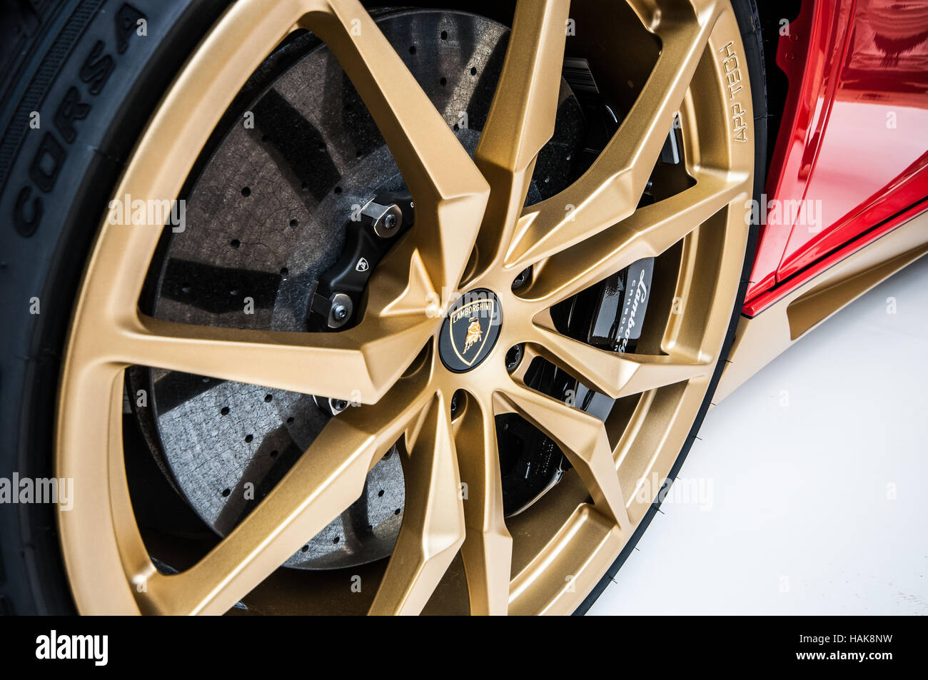 Lamborghini Aventador Miura Hommage auf der Goodwood Festival 2016 der Geschwindigkeit. Rad mit Logo badge Stockfoto