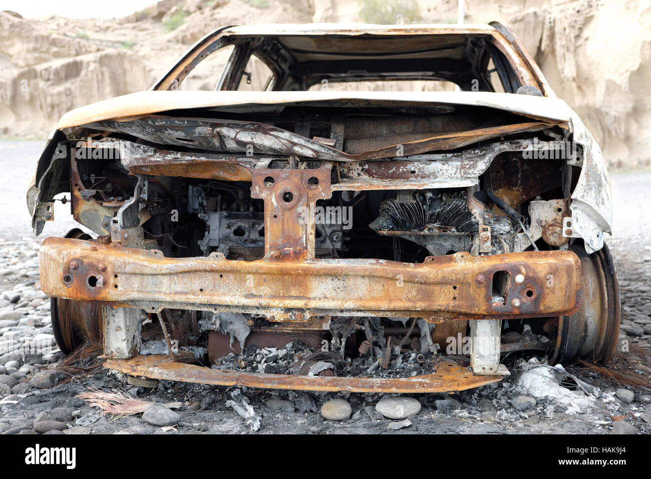 Autounfall - beschädigtes Auto abgebrannt Stockfoto