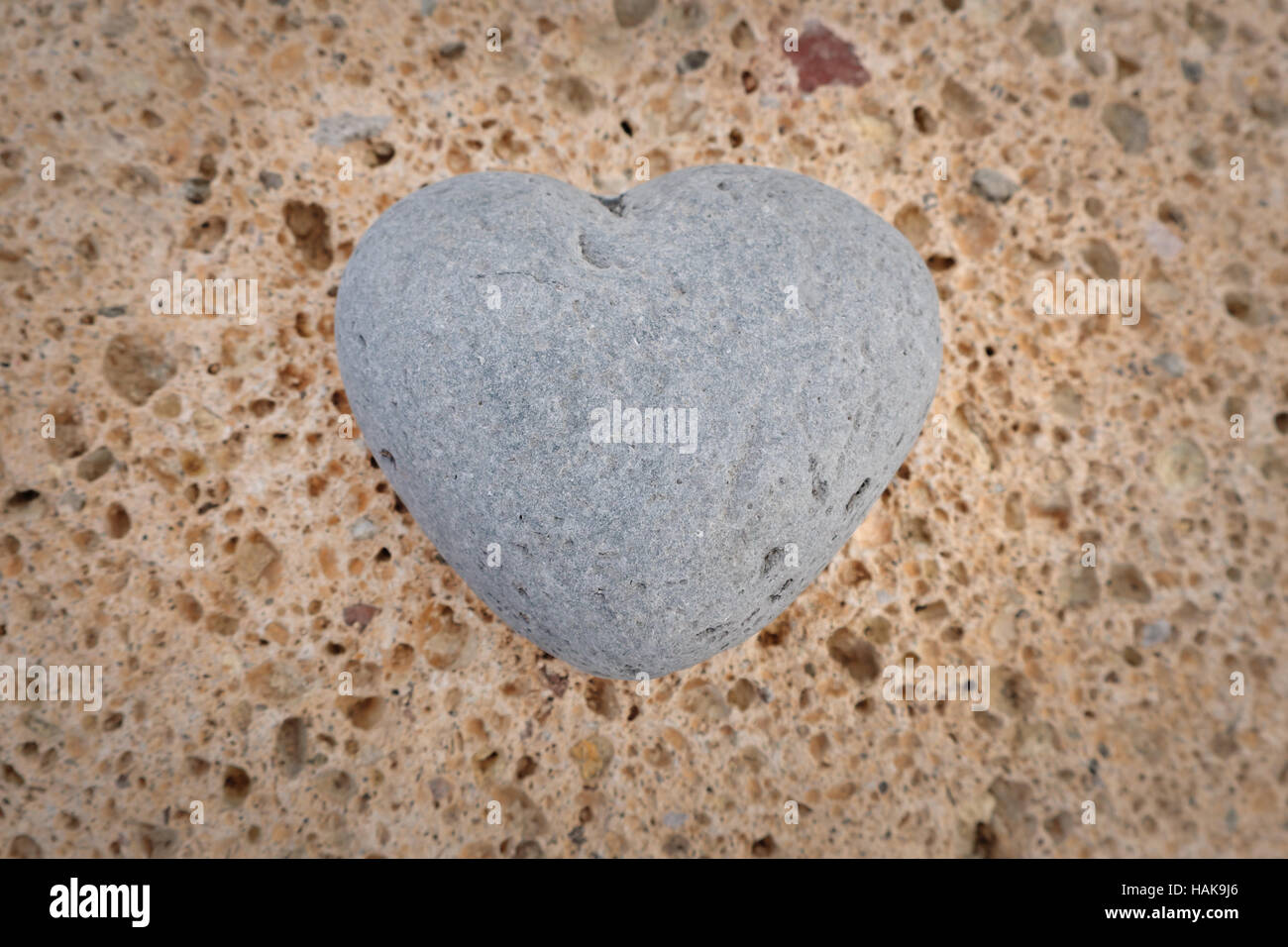Herz-Form-Kieselstein - Symbol der Liebe Stockfoto