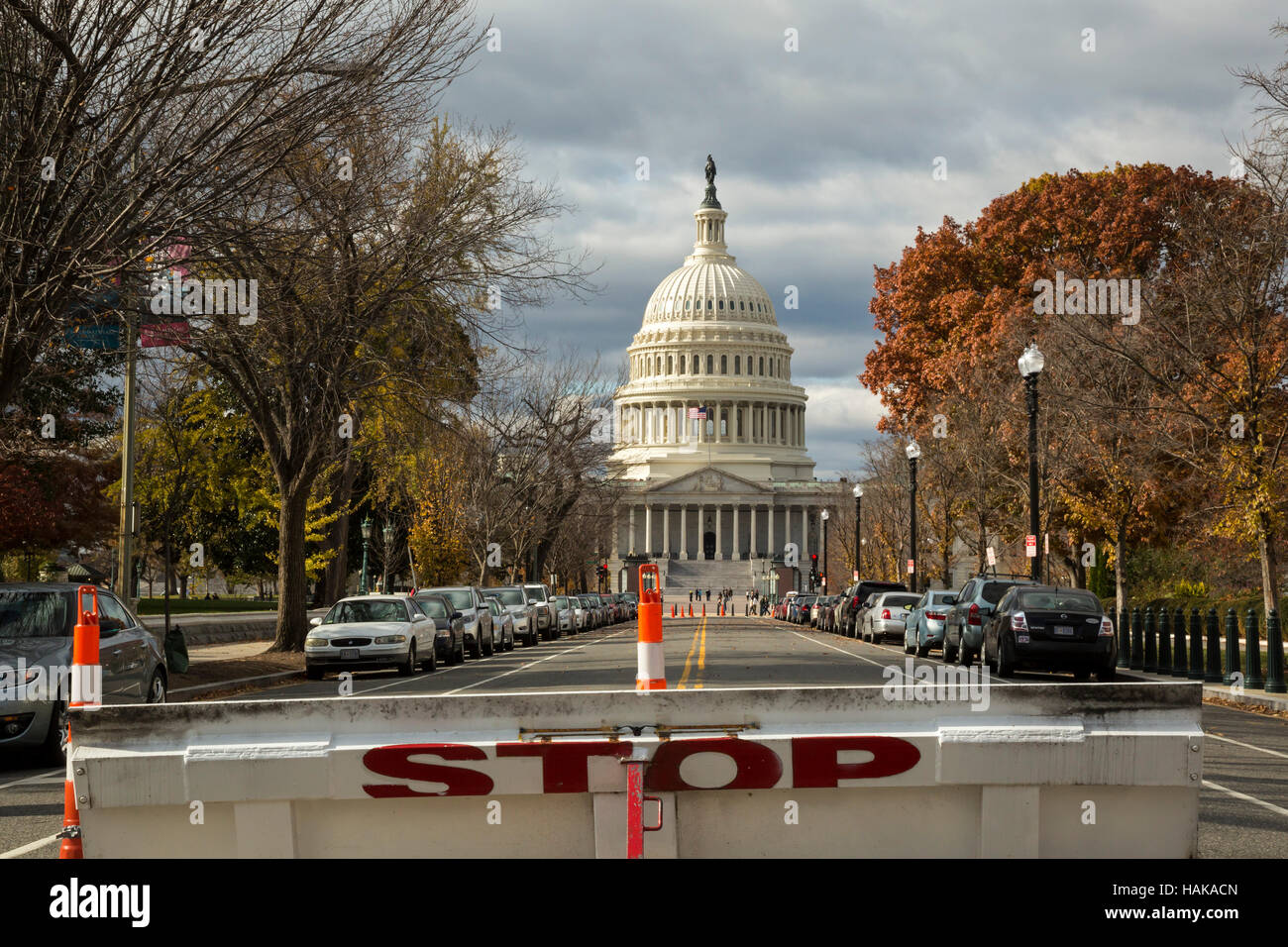 Washington, DC - eine Sicherheitsbarriere auf East Capitol Street nahe dem US Capitol Building. Stockfoto